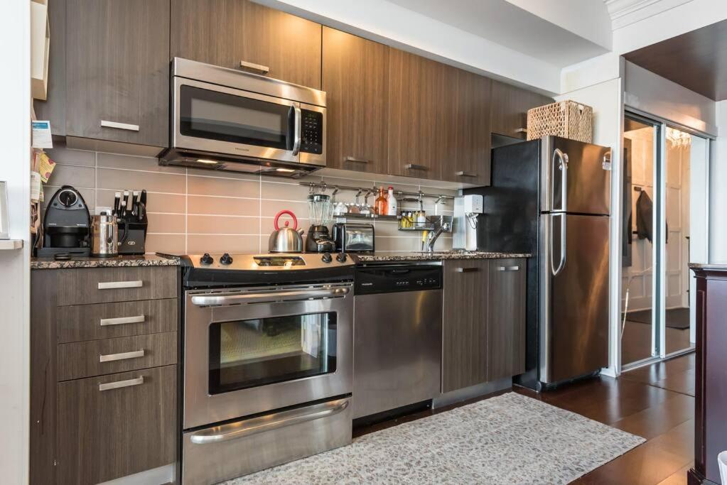 Stunning Condo With Fantastic View Of The City! Торонто Экстерьер фото