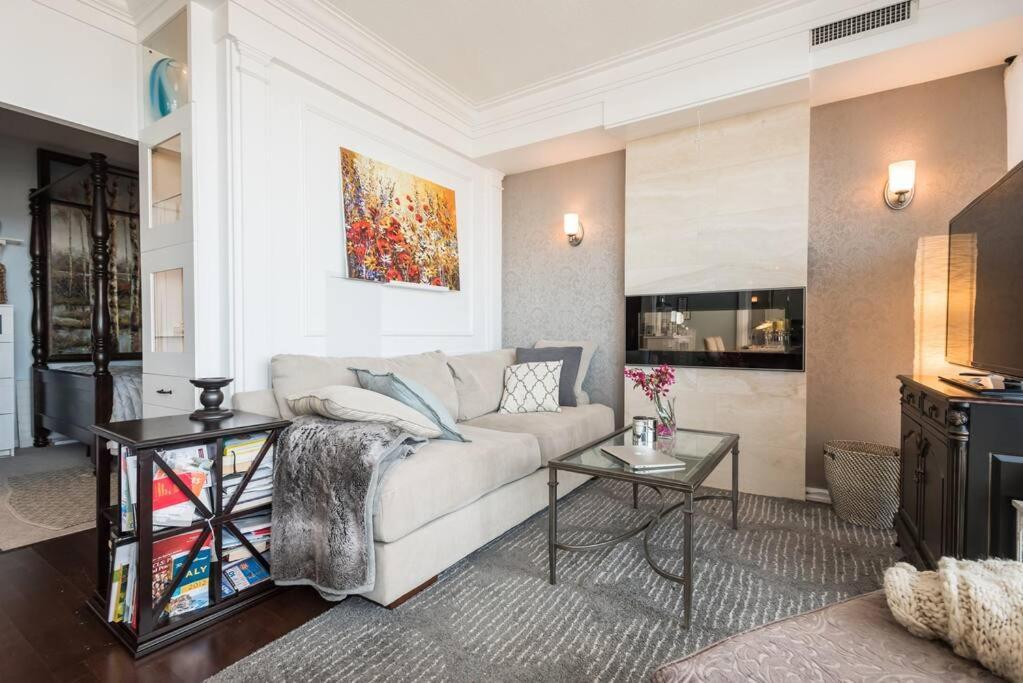 Stunning Condo With Fantastic View Of The City! Торонто Экстерьер фото