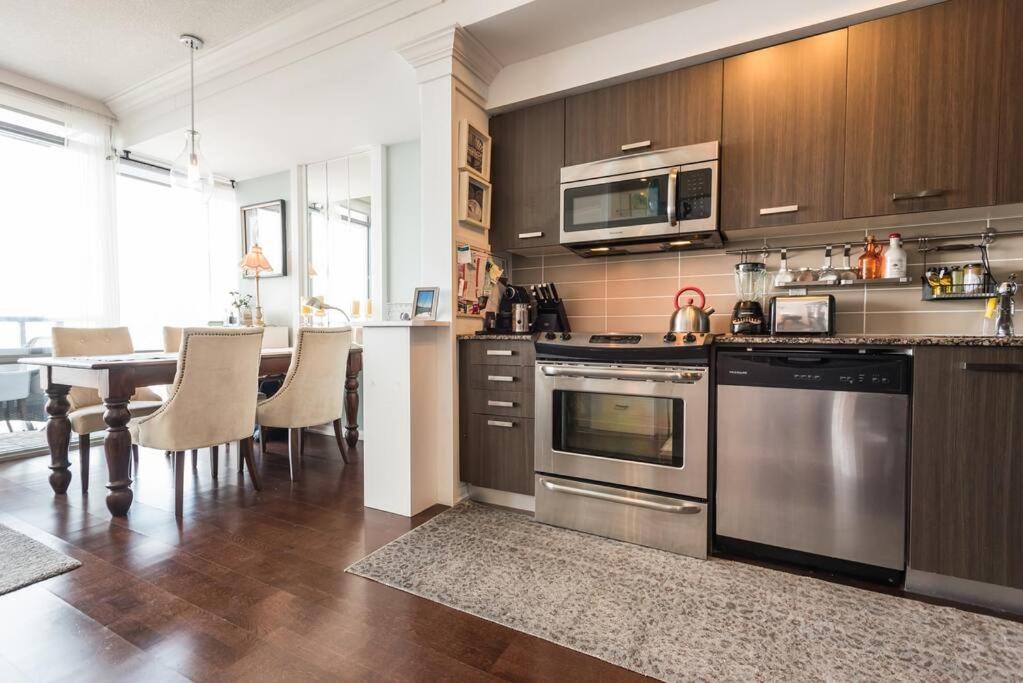 Stunning Condo With Fantastic View Of The City! Торонто Экстерьер фото