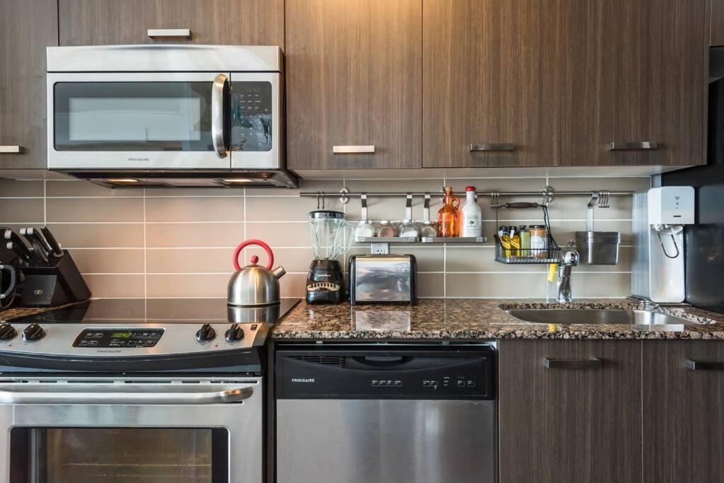 Stunning Condo With Fantastic View Of The City! Торонто Экстерьер фото