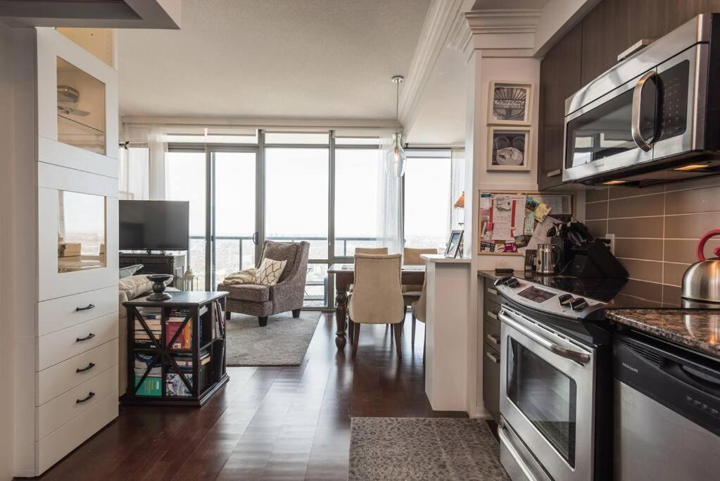 Stunning Condo With Fantastic View Of The City! Торонто Экстерьер фото